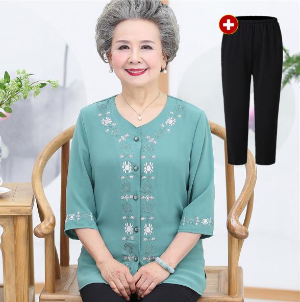 Bộ quần áo cho người già