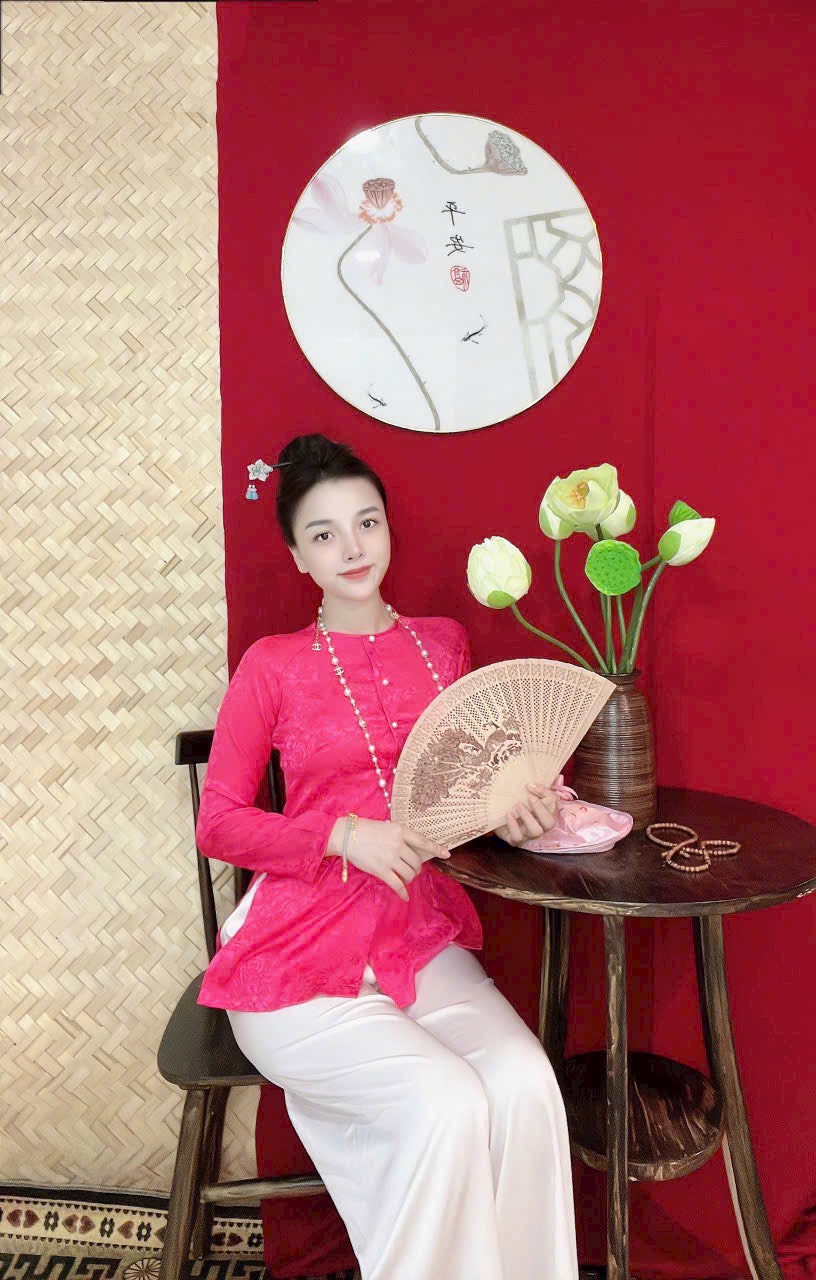 Áo bà ba cách tân gấm đồng tiền