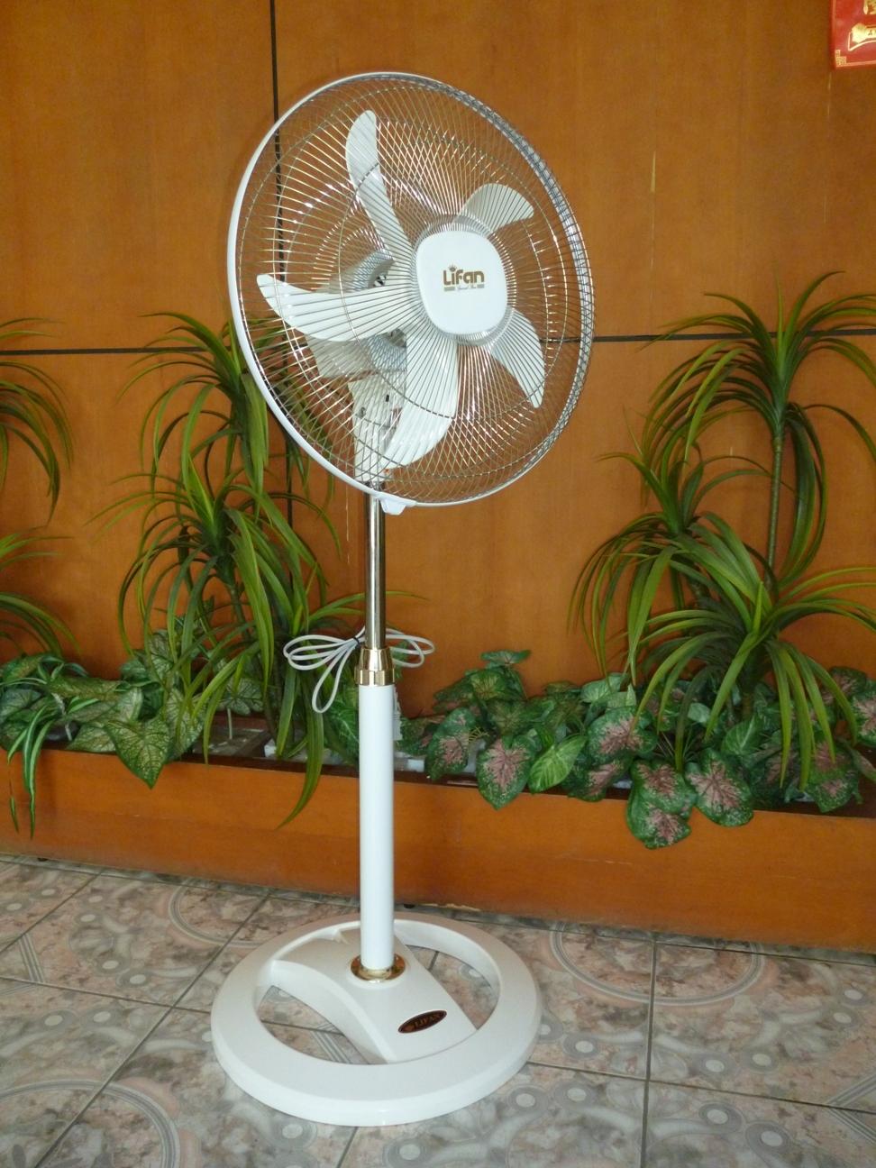 Quạt Đứng Thân Sắt Lifan Đ-616A (Trắng lồng xi)
