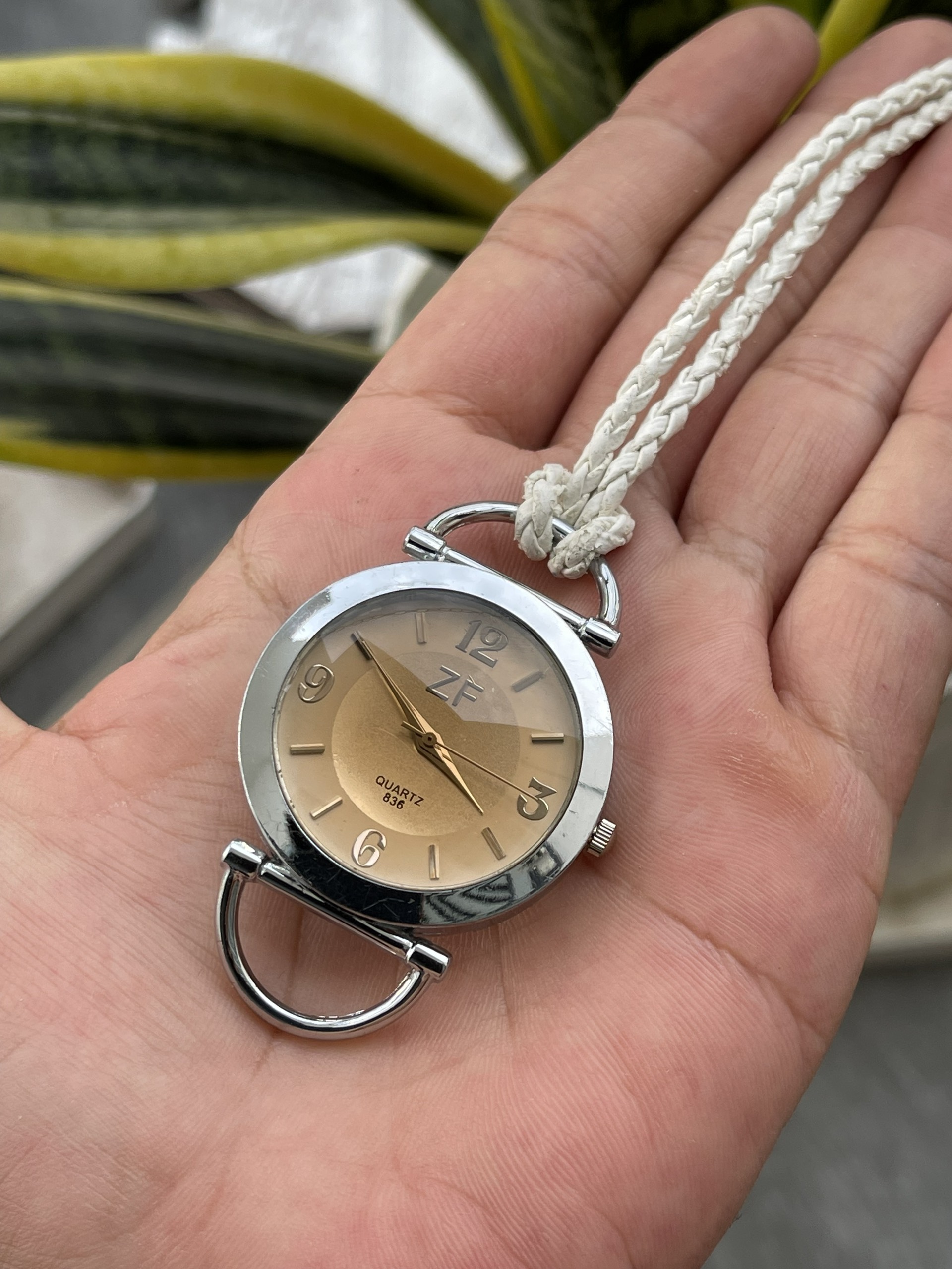 Đồng hồ cầm tay nam ZF chạy pin hàng Si