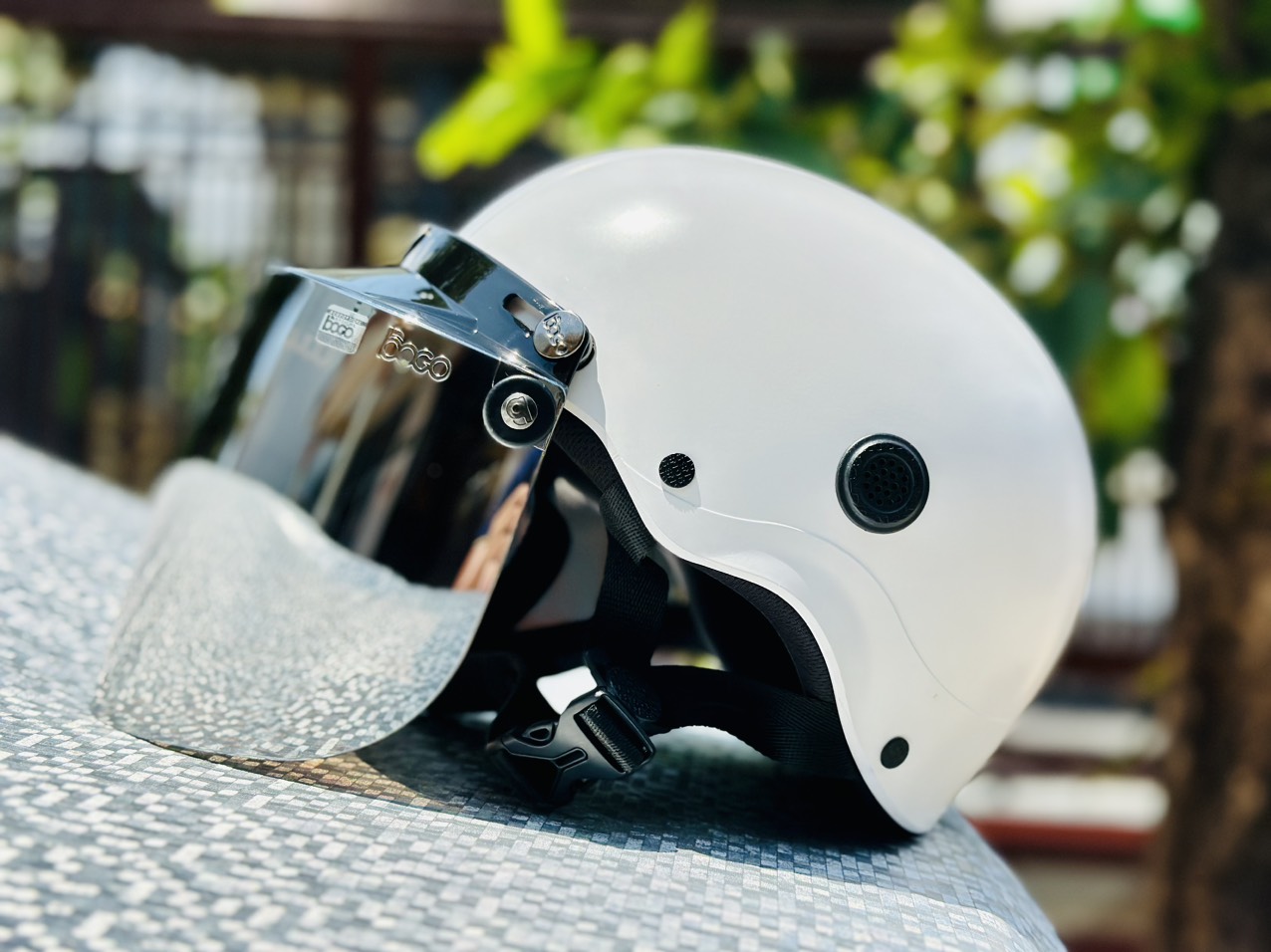 Kính Bogo Malay và kính Flat royal gắn đủ loại nón bảo hiểm 3/4 và nón sơn 1/2