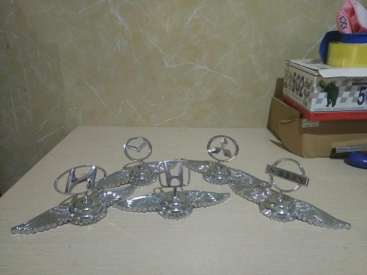 Logo đôi cánh thiên thần cho xe Nissan