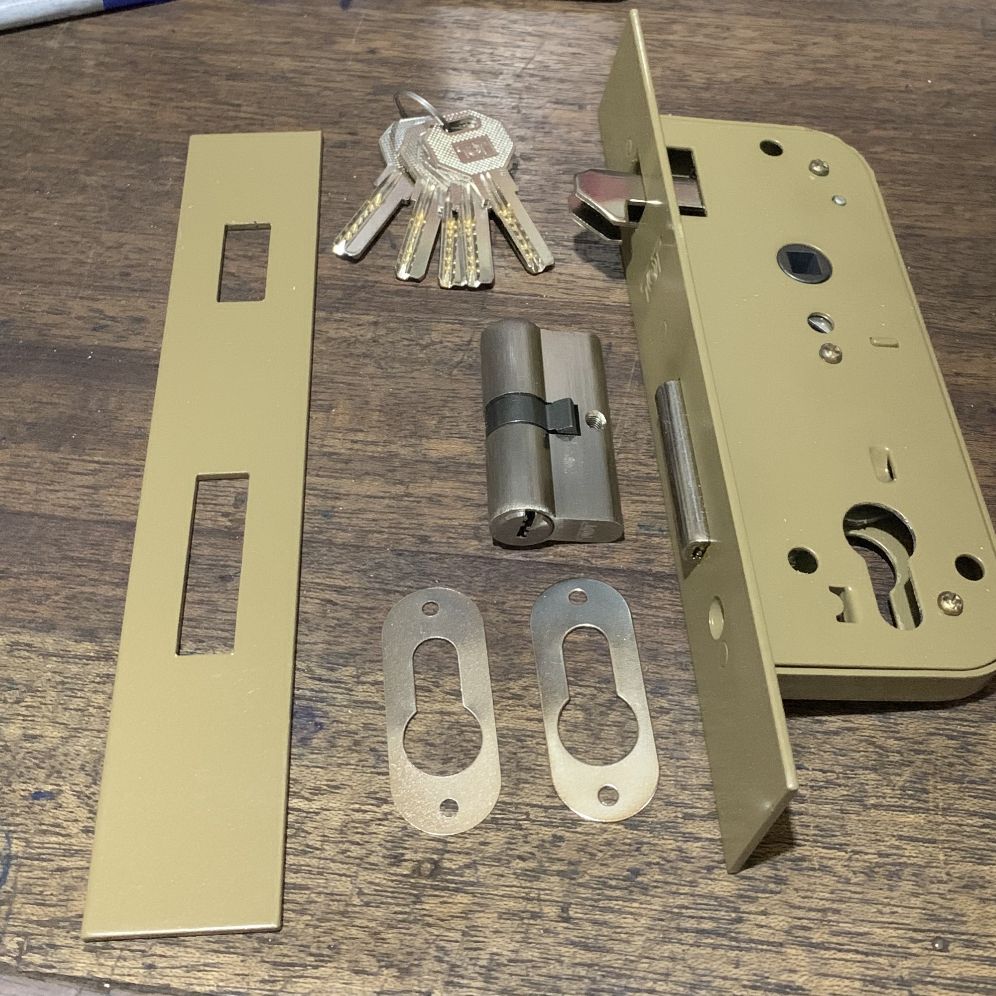 Khoá cửa sắt kéo hộp 4x8