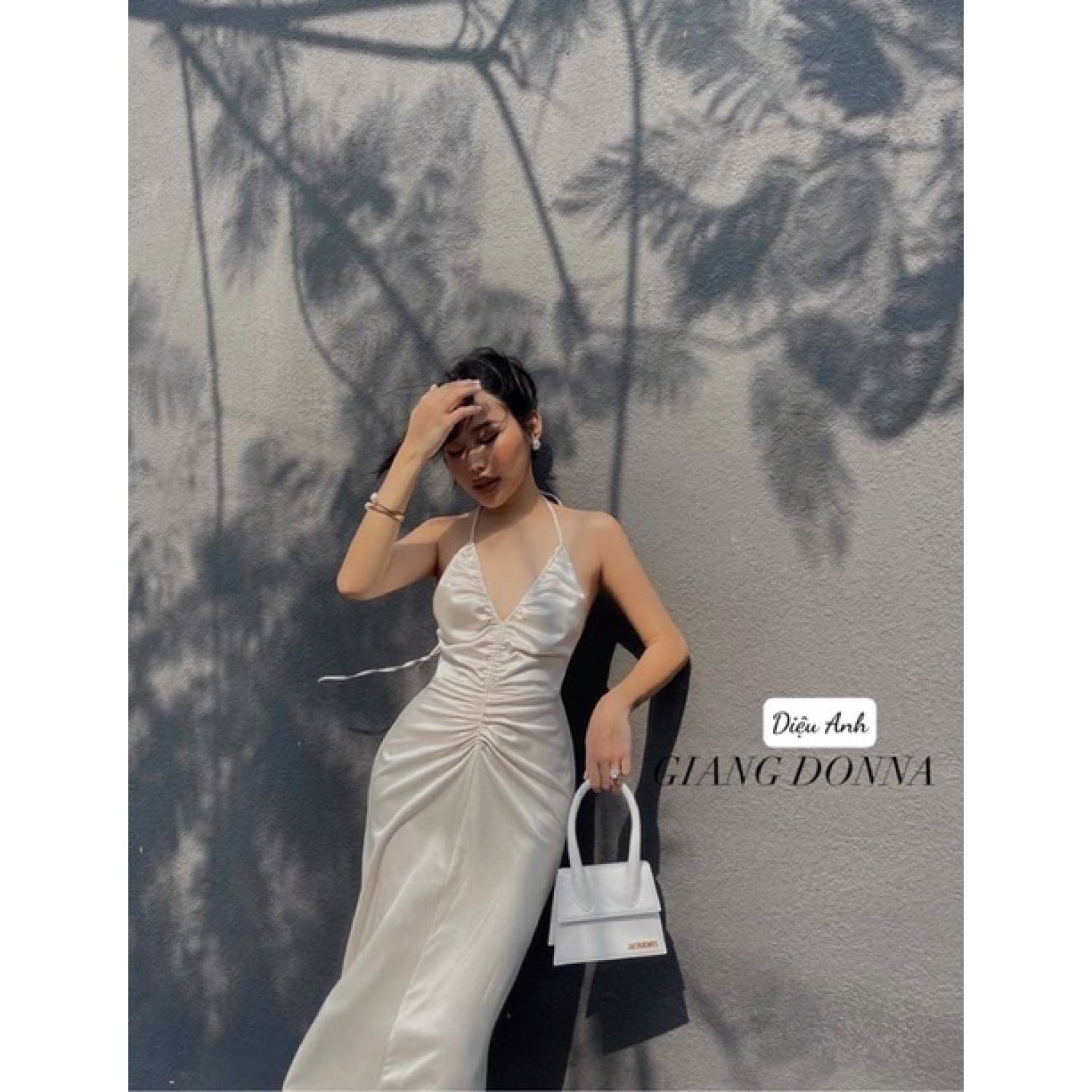Váy lụa yếm trắng