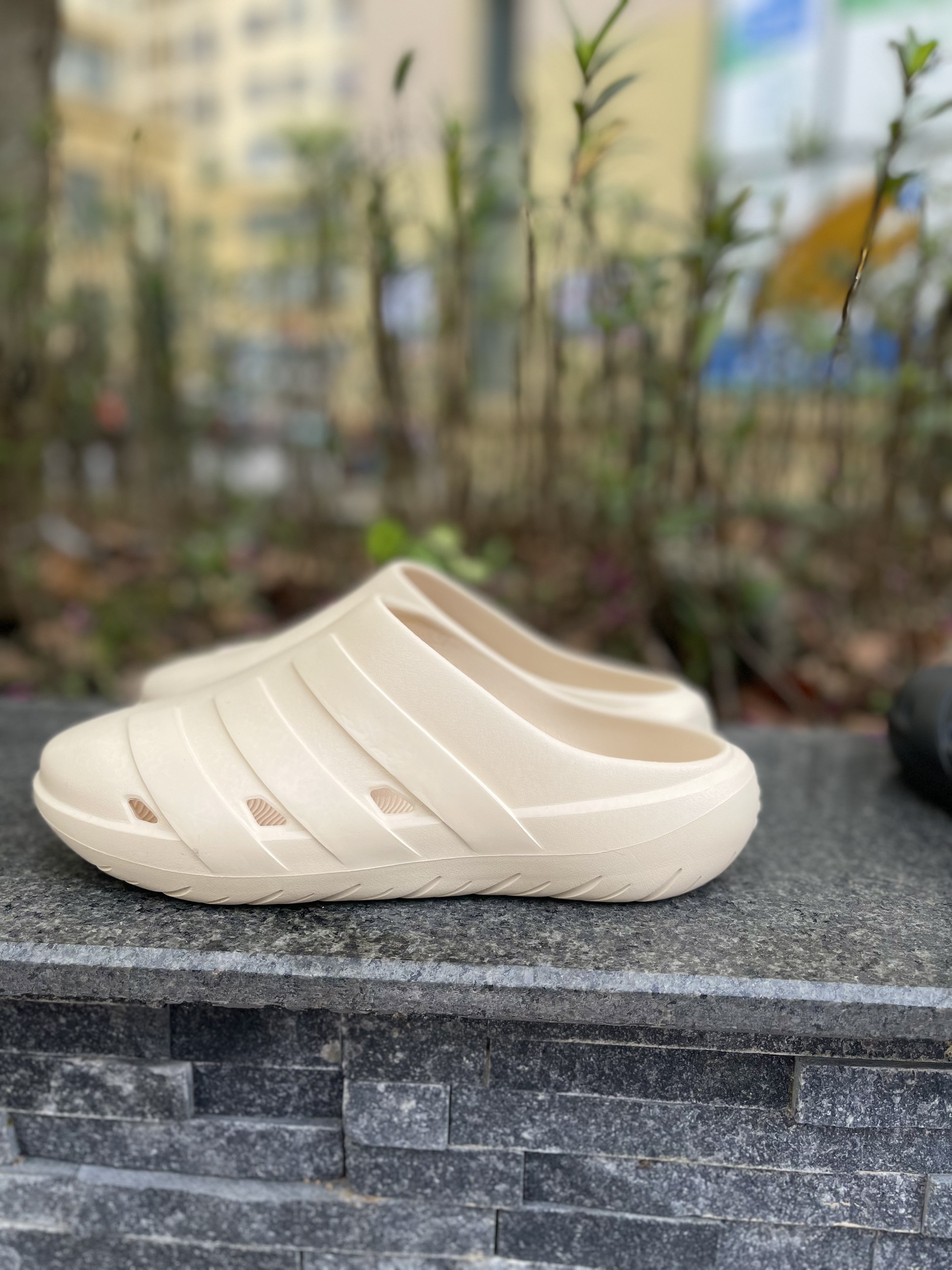 Thethaochinhhang dép sục adilette clogs 22