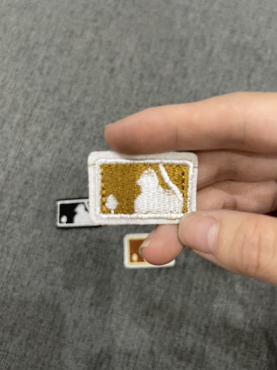 Miếng Sticker Thêu Ủi hình logo thương hiệu cao cấp hình vuông mlb!!!!
