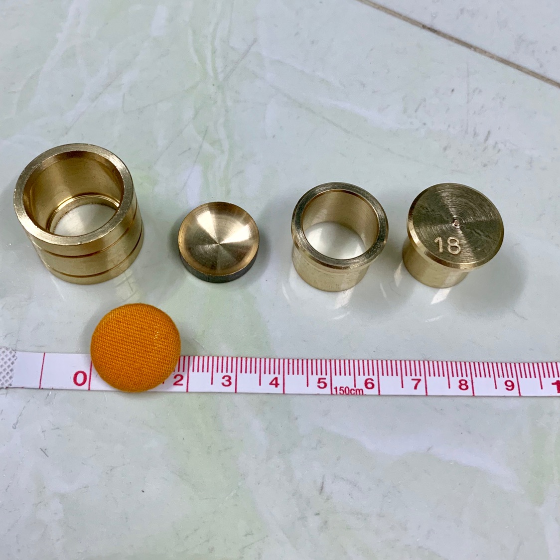 Khuôn nút bọc vải 18mm và 50 cái phôi 18mm