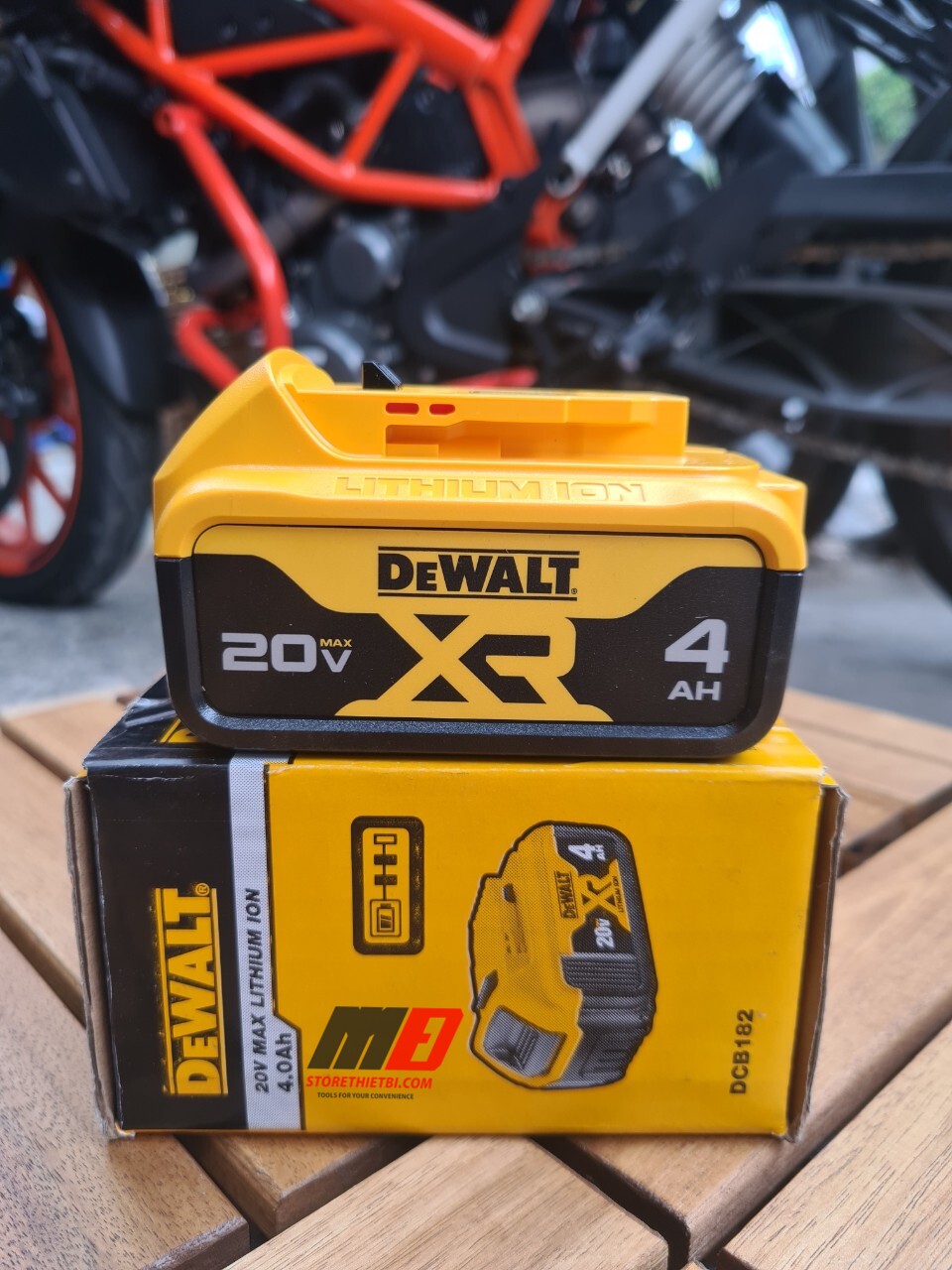 Pin 18v 4.0ah dewalt dcb182