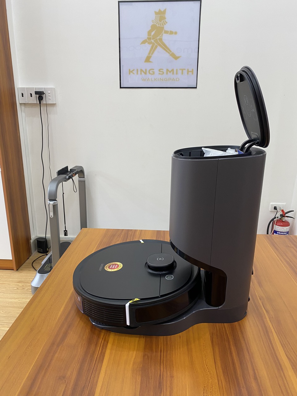 [HCM]Robot hút bụi lau nhà Ecovacs Deebot OZMO T8 AIVI PLUS