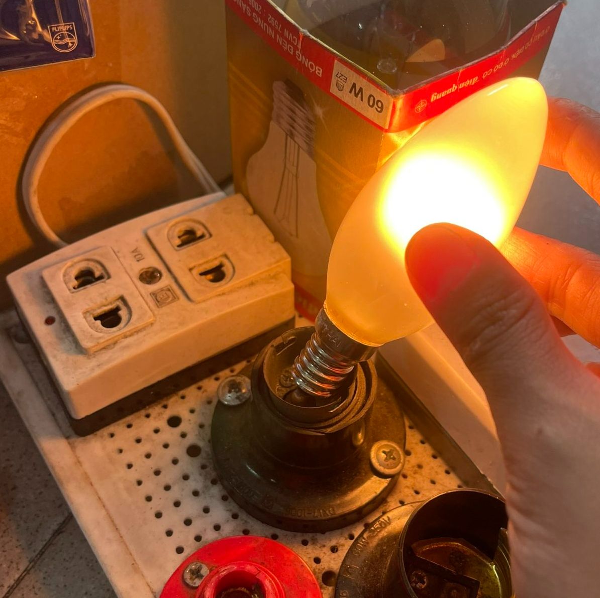 Bóng Đèn Sợi Đốt C35 (Sợi Tóc) Cà Na (Quả/ Trái Nhót) 40W