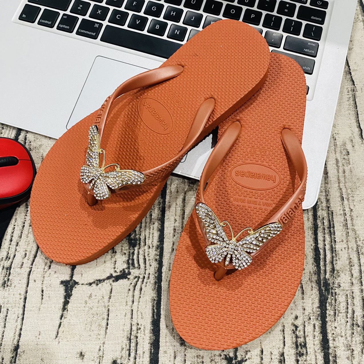 [HCM]Dép kẹp nữ gắn cham kim loại đính cườm đá
