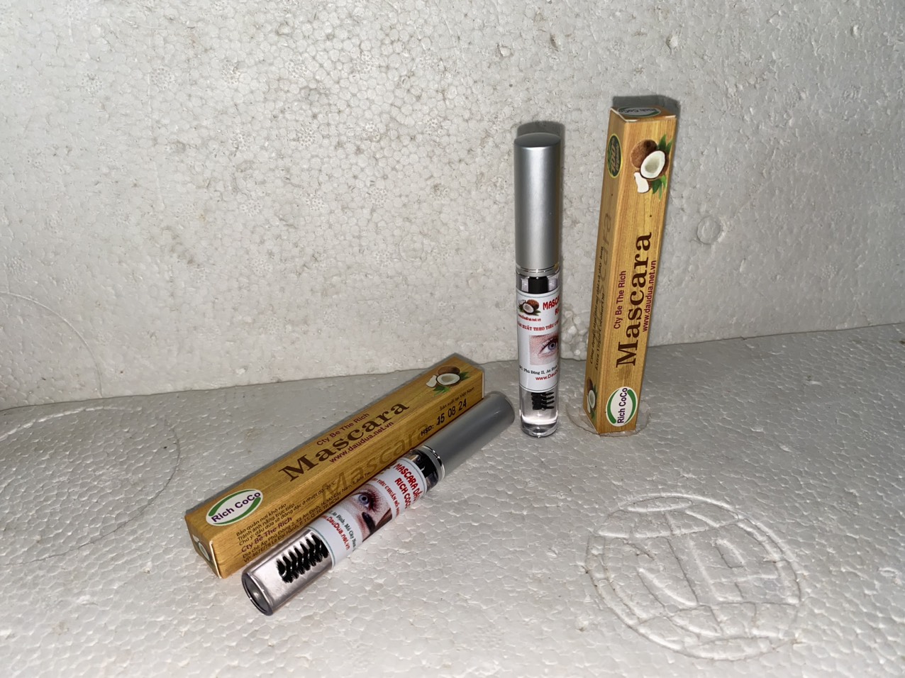 MASCARA DẦU DỪA DƯỠNG DÀI VÀ DẦY MI - RICH COCO