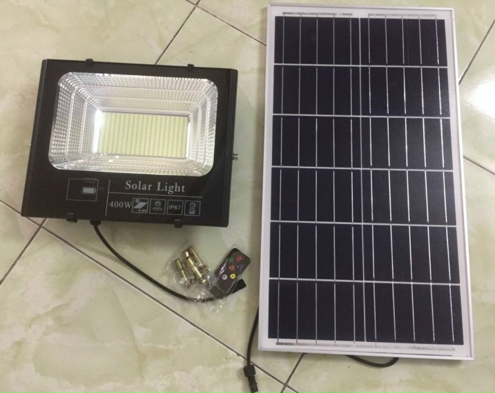 [HCM]Đèn pha năng lượng mặt trời 400W