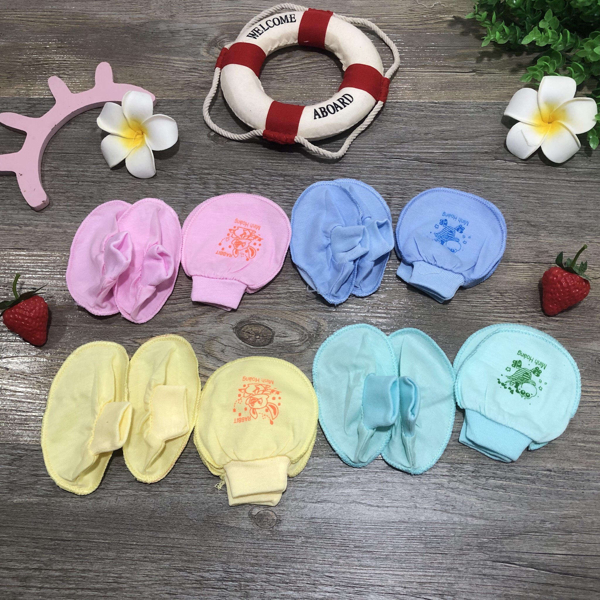 Sét bao tay,bao chân cho bé sơ sinh ( 1 sét gồm 2 găng tay và 2 bao chân )