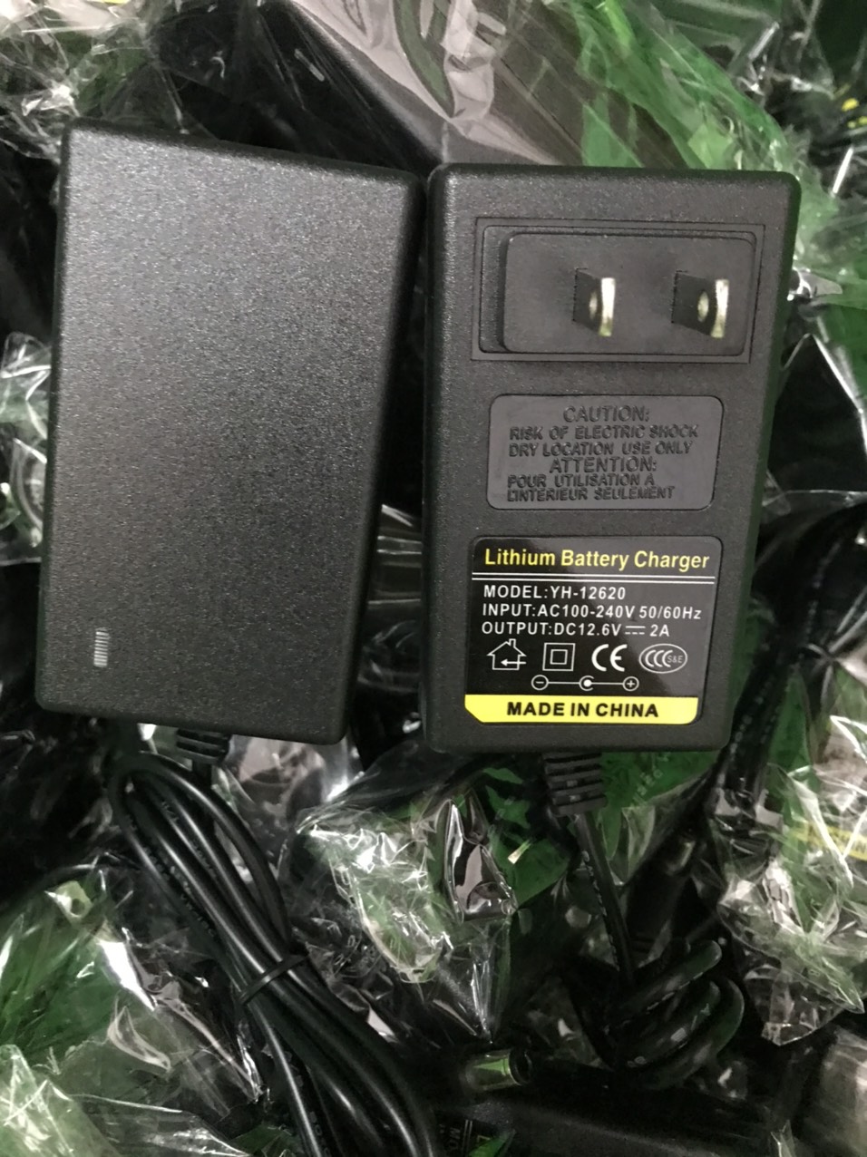 Sạc Lion 3S 12.6V 2A TV ( có đèn báo đầy ) ( Bl64 46 )