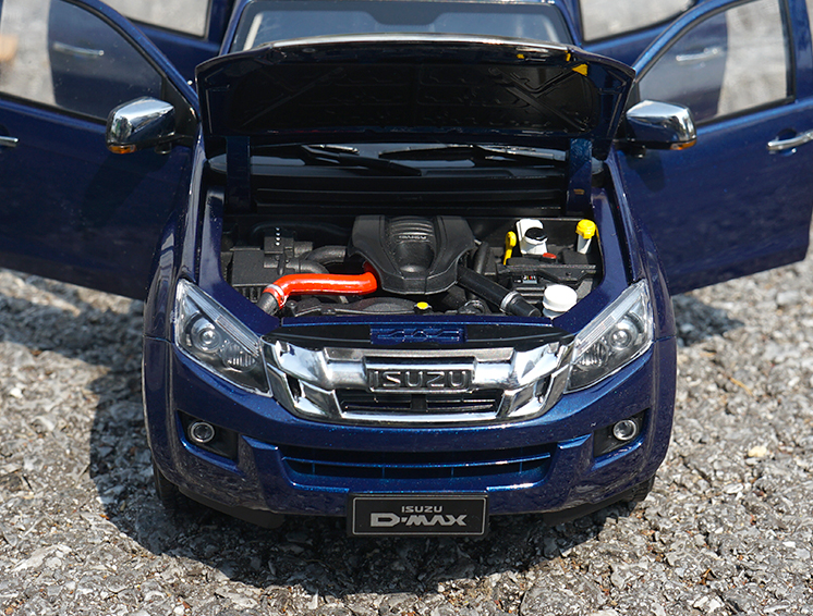 Mô hình xe Isuzu D-Max tỉ lệ 1:18
