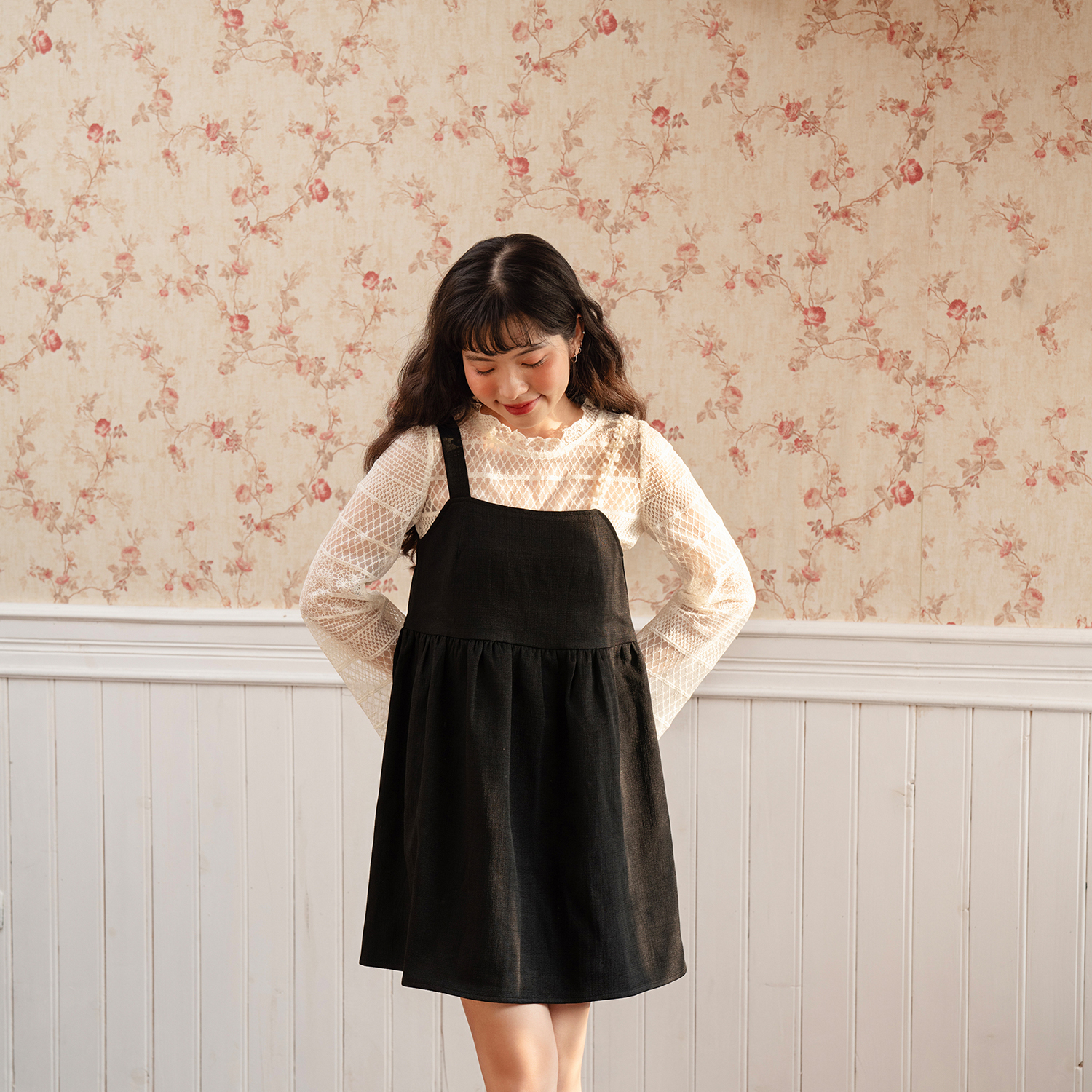 BLEUBIRD Áo ren kèm hai dây Lace Top
