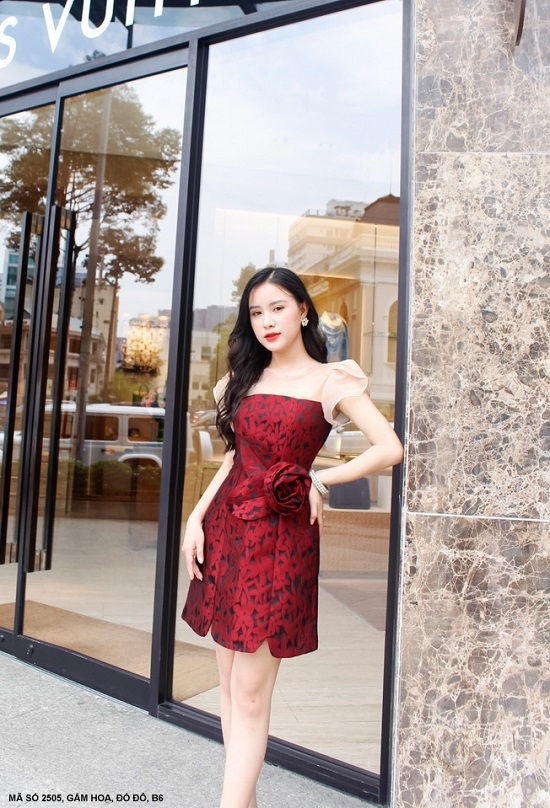 ĐẦM GẤM HOA PHỐI VOAN LƯỚI ĐÍNH HOA HỒNG BÊN EO