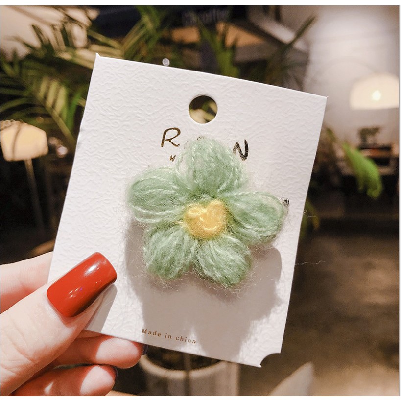 Kẹp tóc hoa cúc bằng len mimo baby