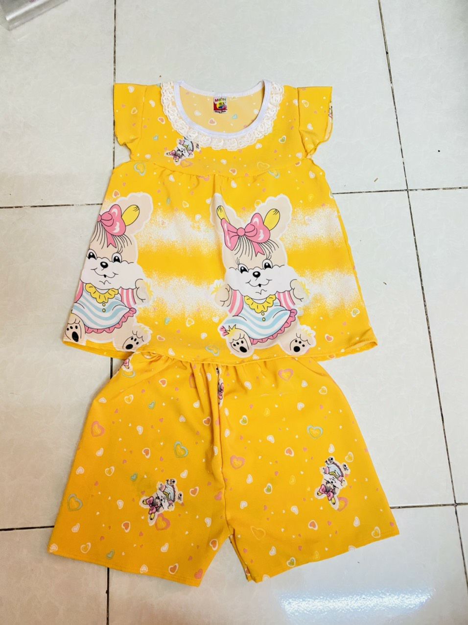 Bộ lụa lớn bé gái