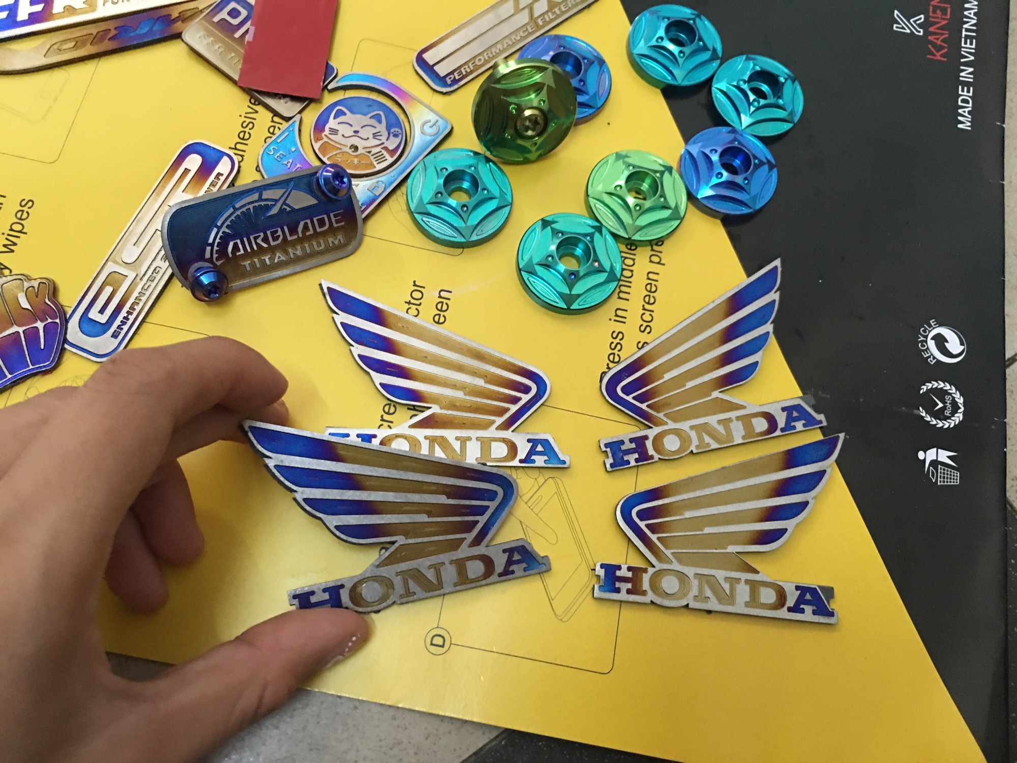 Cặp Tem Titan Logo Cánh Chim Honda