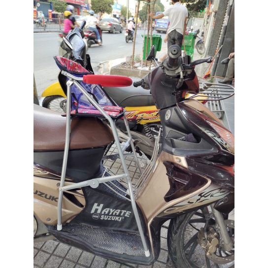 Ghế ngồi xe máy cho bé tốt nhất