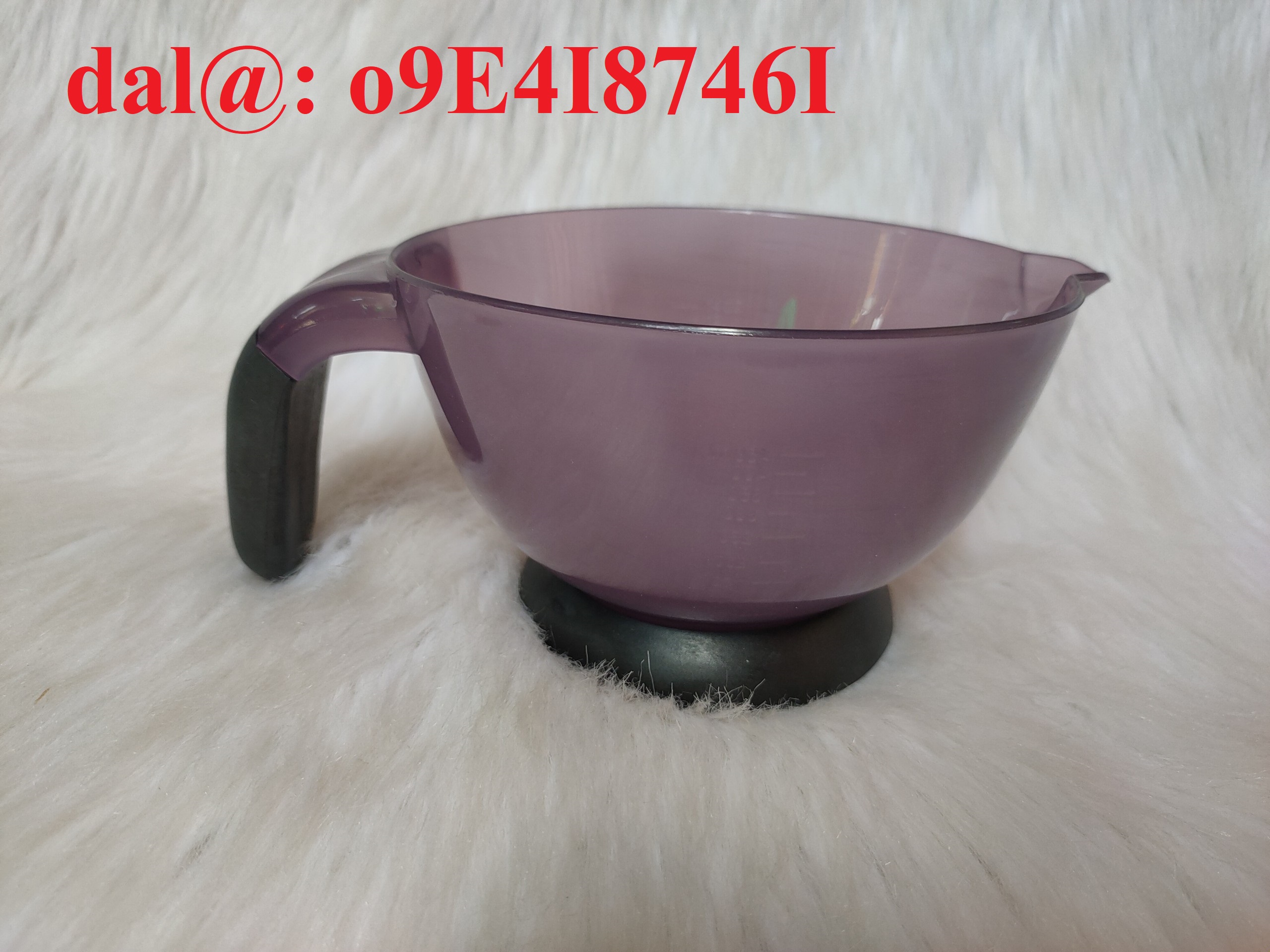 Chén nhuộm tóc tốt màu tím quay cúp đé đen