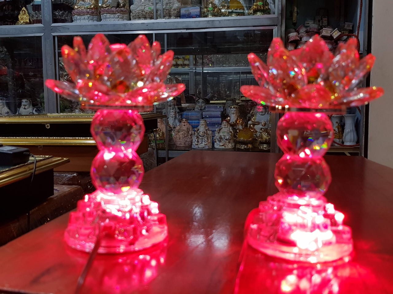 [HCM]Cặp đèn thờ đá pha lê cao cấp Led tự động đổi 7 màu cao 16cm
