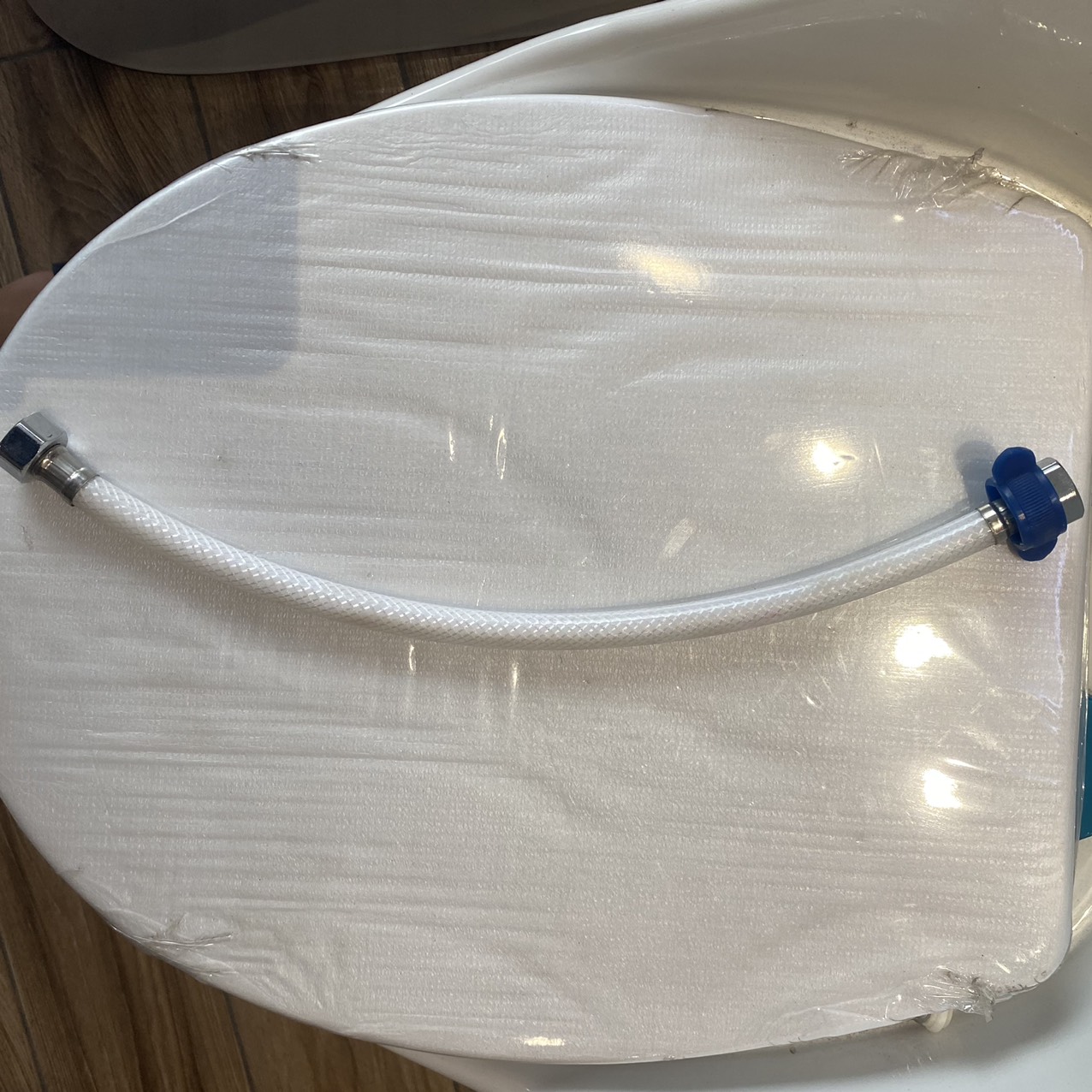 Dây cấp nước lạnh 40, 50, 60, 80cm nhựa tán xi ren đồng thau và dây cấp nóng lạnh