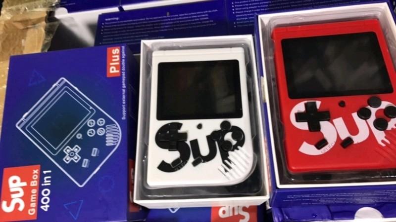 MÁY CHƠI GAME 4 NÚT CẦM TAY SUP GAME BOX 400 IN 1 PLUS