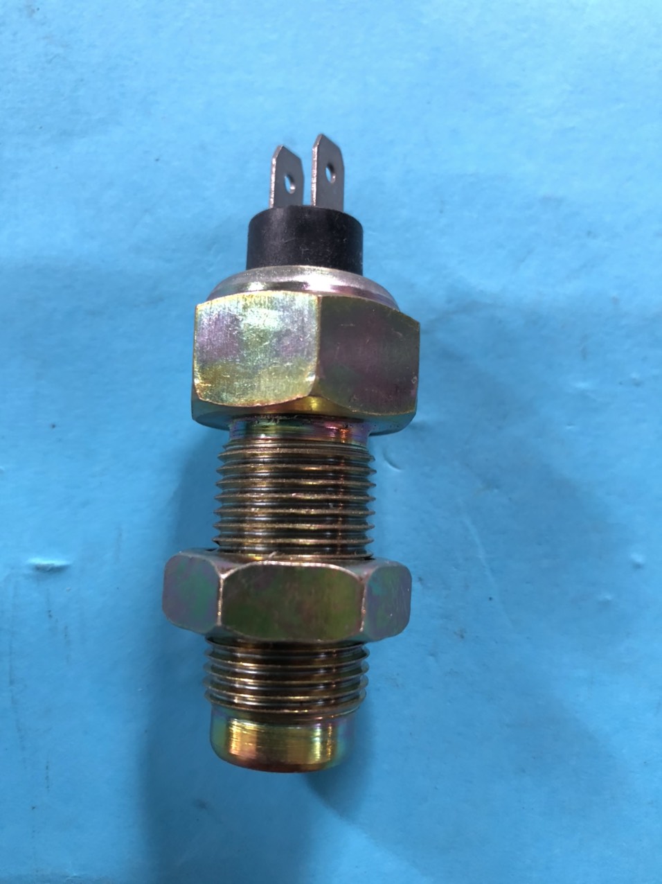 Núm báo vòng tua máy ngắn EQ153 cho xe ô tô