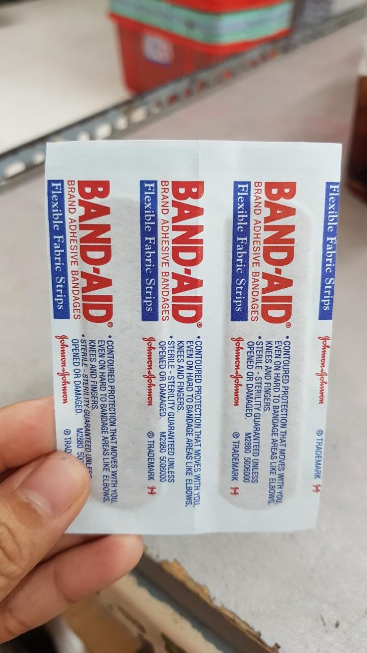 Băng Cá Nhân Johnson & Johnson Band Aid (50 Miếng)