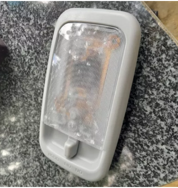 Đèn trần xe toyota innova . oem: 81240-12080-e1