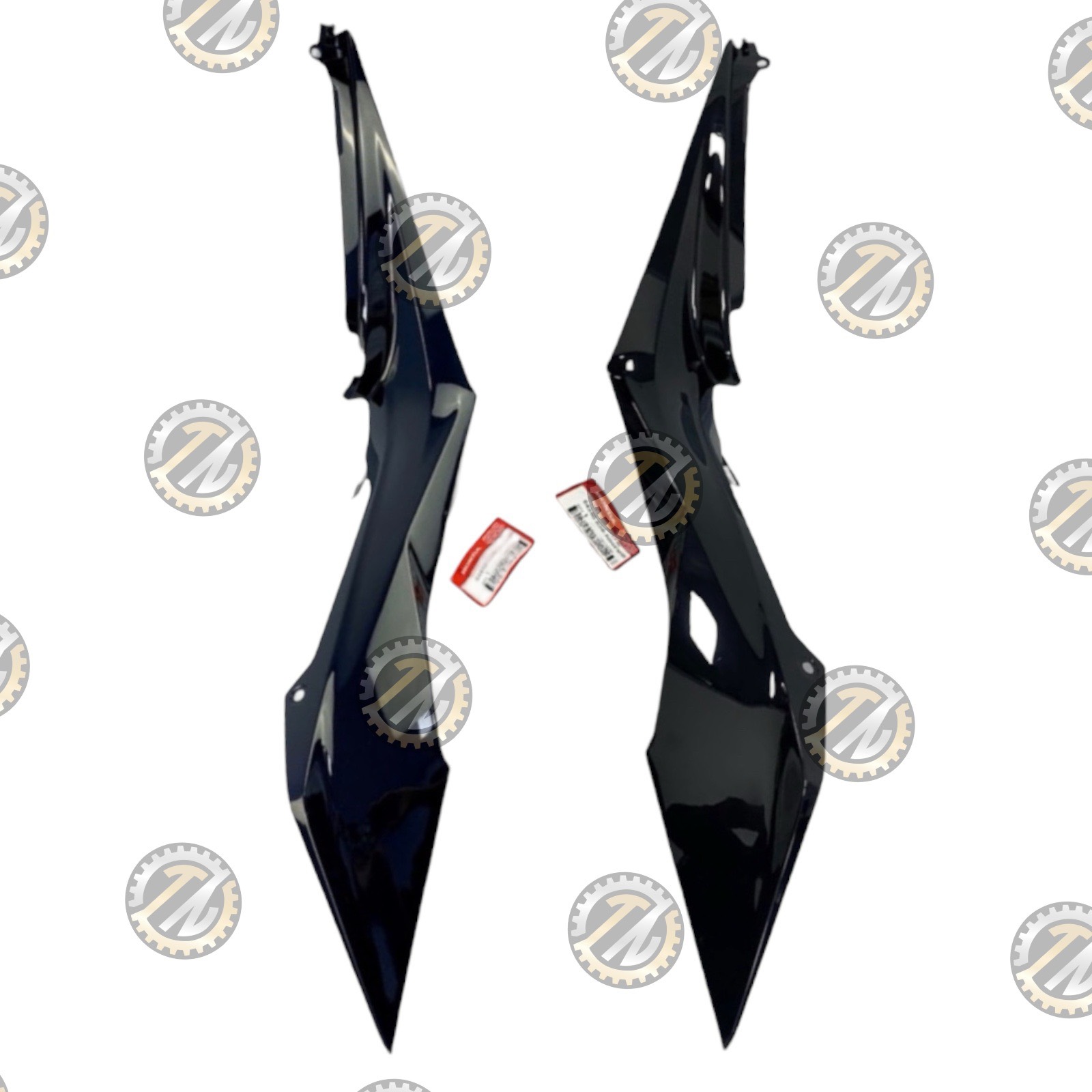Lườn dài xe Sonic 150R màu đen bóng chính hãng