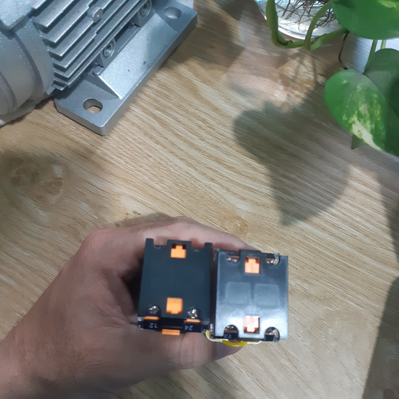 Công tắc xoay tự giữ 2 và 3 vị trí , cần dài , phi 22 mm