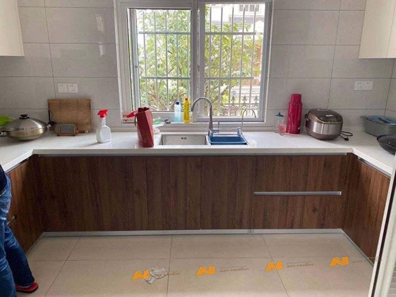 Tủ gỗ An Nhiên hiện đại góc cạnh sắc nét phù hợp căn hộ xứng đáng đồng tiền bỏ ra Gỗ MDF loại cao cấp độ dày 17mm chất lượng gỗ vượt trội Mẫu mới hiện đại A1215
