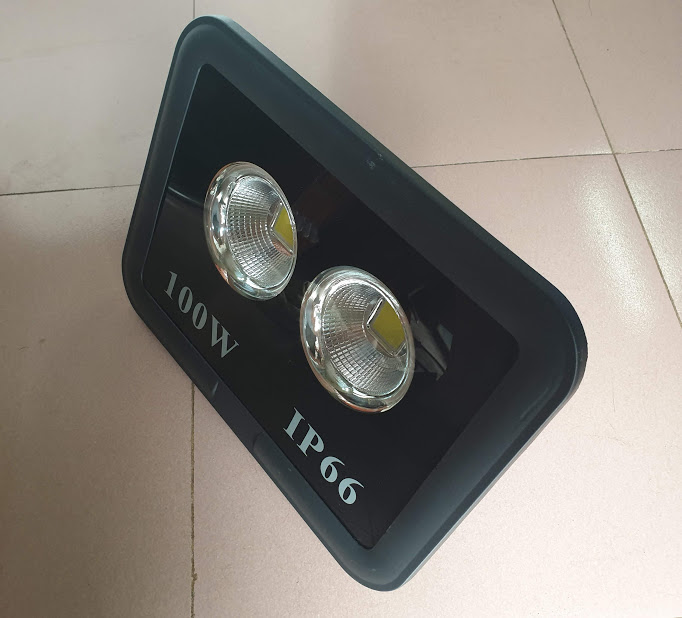 Đèn pha LED 100W 12V 2 mắt led lắp ngoài trời Ip66