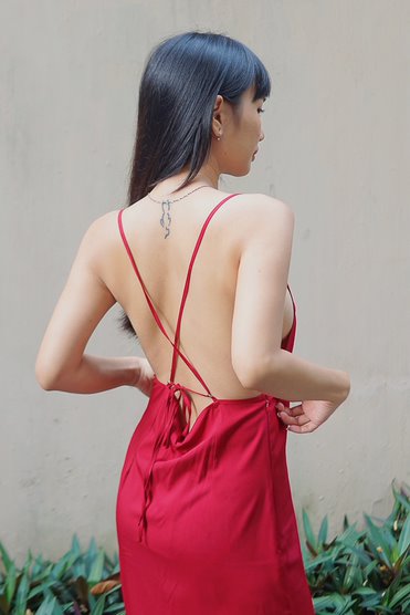 [NHẬP MÃ NOVFALAZSOCIAL02 GIẢM 40K ĐƠN 199K  ]  Đầm Maybi midi suông lụa 2 dây khoét lưng