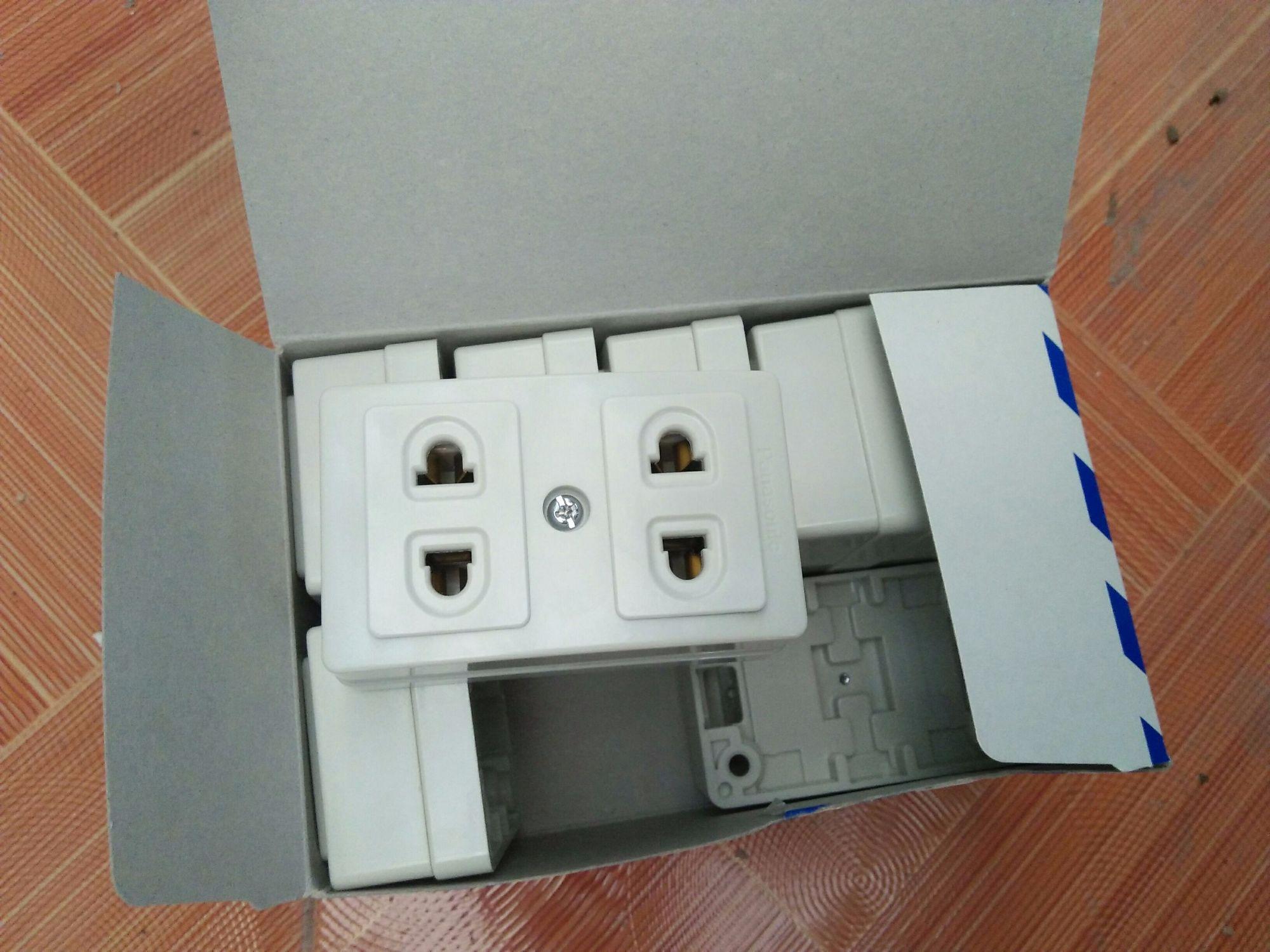 Ổ cắm đôi nổi panasonic