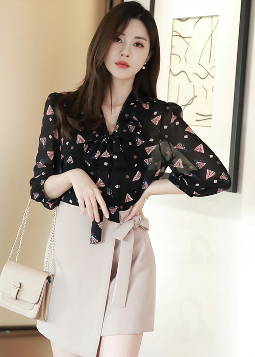 ÁO SƠ MI KIỂU HỌA TIẾT TRẺ TRUNG A556