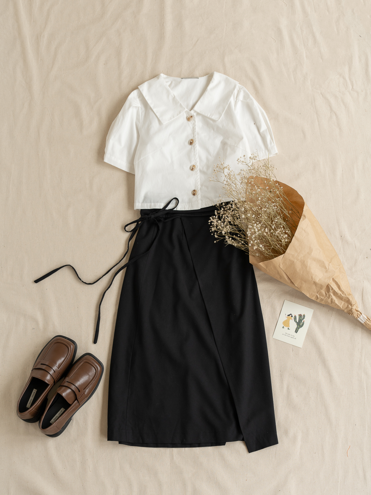 Sơ Mi Croptop Cổ Sen Nhọn Madelen