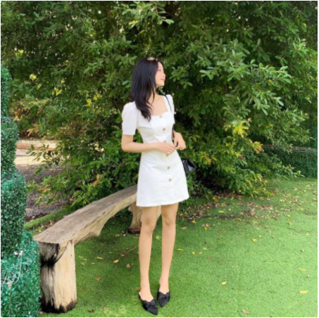 Đầm công sở cổ vuông nút gỗ xinh xắn