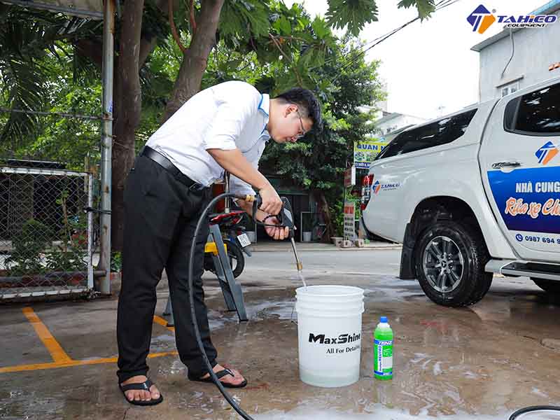 Dung dịch rửa xe có chạm Tenzi – Shampo Neutro 1 lít