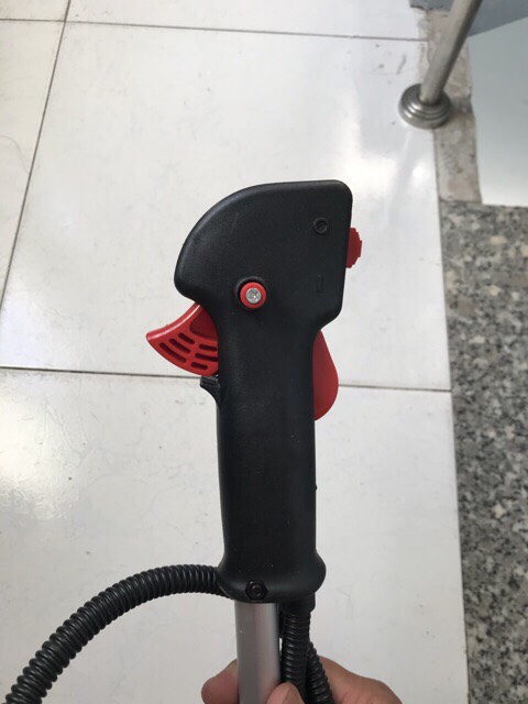 Tay lái (tay ga) có công tắc máy cắt cỏ