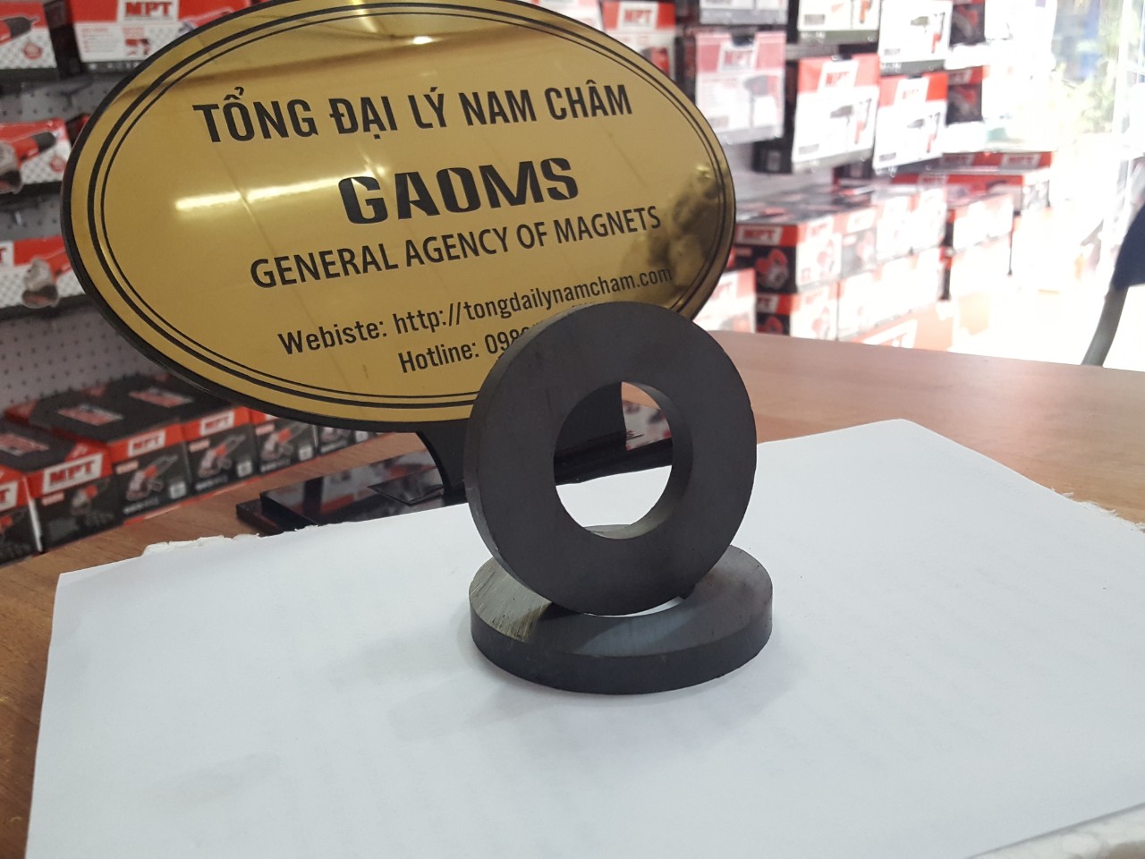 Nam châm đen có lỗ kích thước 80x10mm