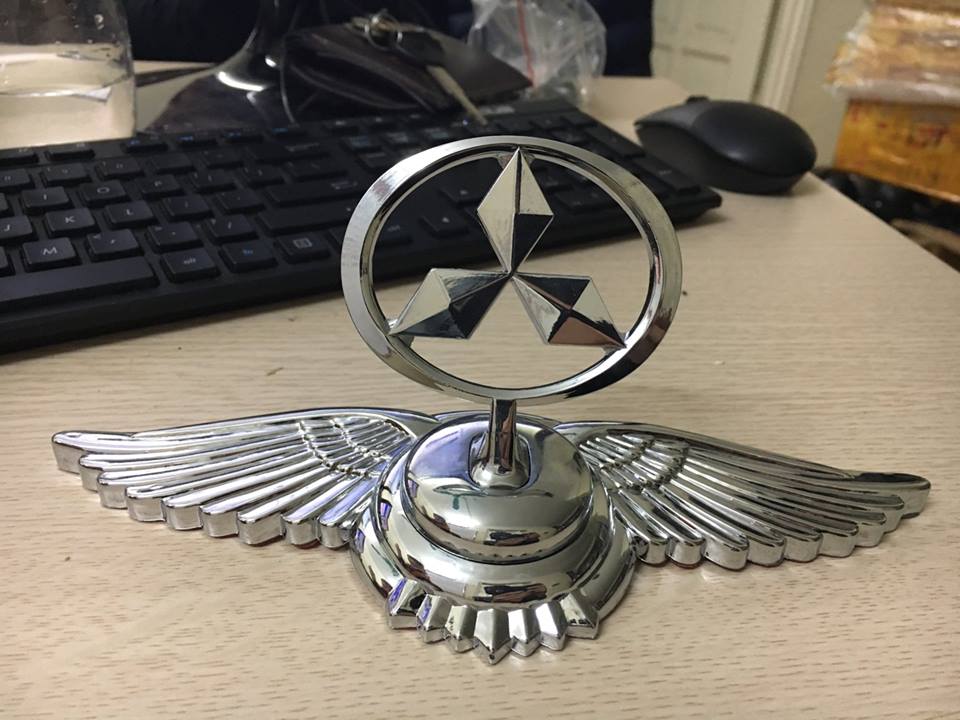 Logo đôi cánh thiên thần cho xe Mitsubishi