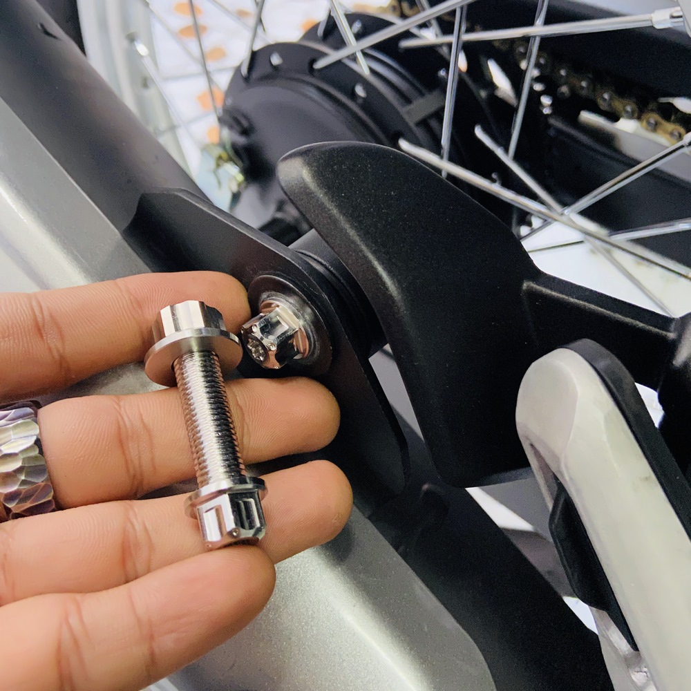 Ốc tán 10ly4 inox salaya gắn treo pô cho dòng xe yamaha sáng bóng