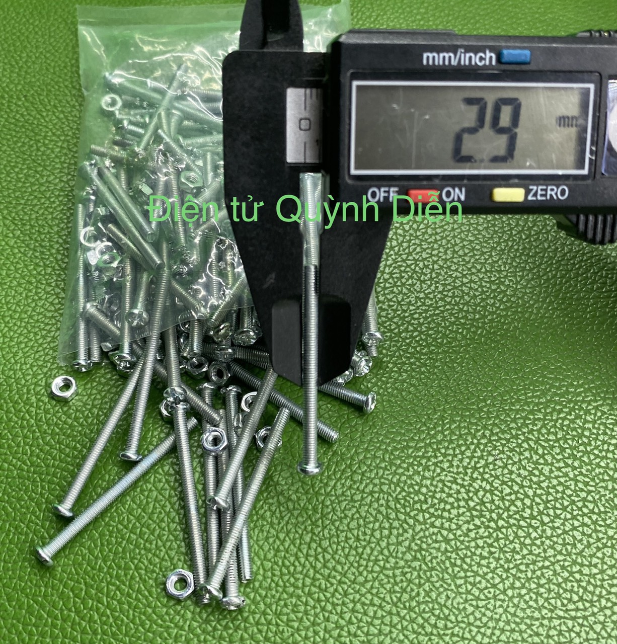 Ốc vít tán M3 3ly dài 4cm ( túi 200g ) 90 con