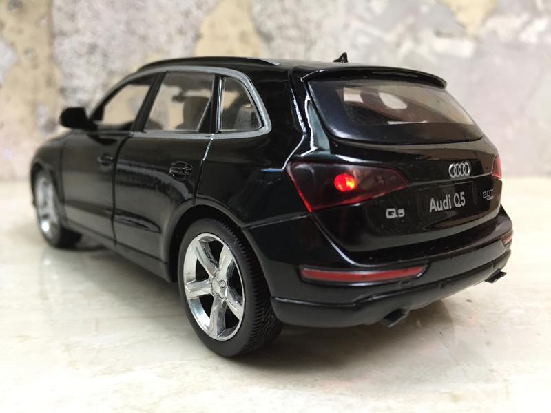 Mô hình xe Ô tô AUDI Q5 1:32
