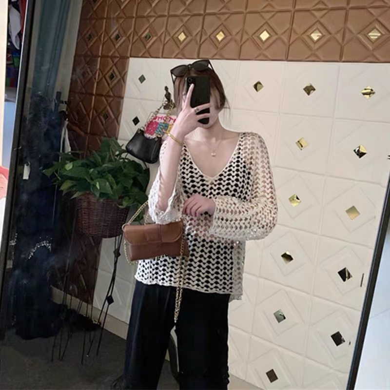 Áo đan lưới hình trái tim đi biển